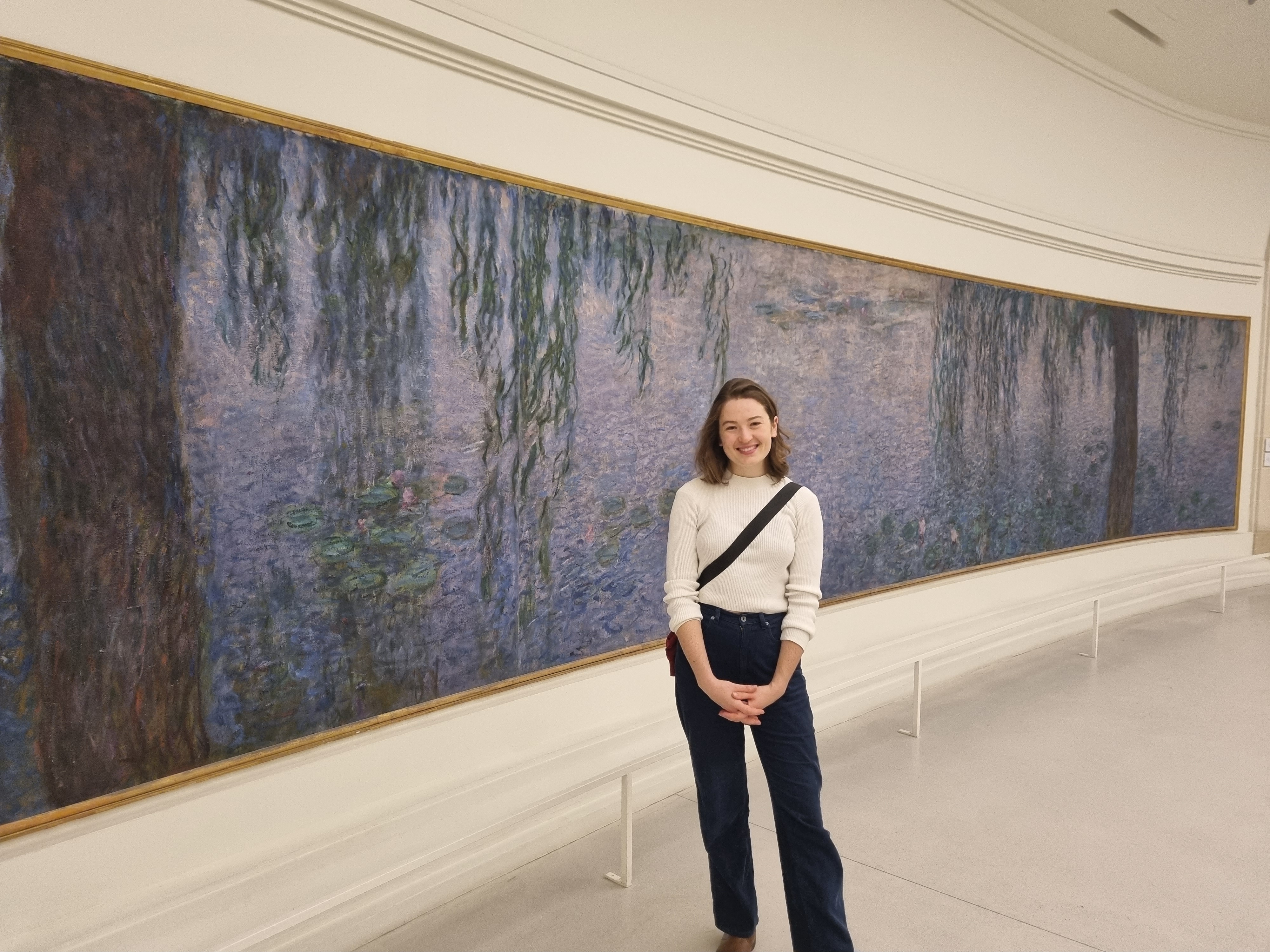 Imogen King stands in front of a Monet painting at the Musée de l'Orangerie